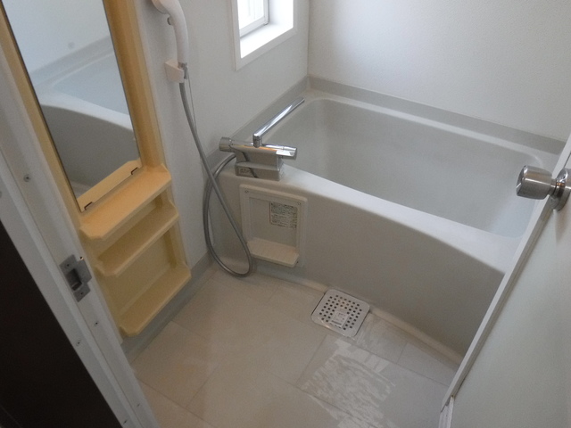 東急東横線 都立大学駅 徒歩15分 2階建 築33年の風呂写真