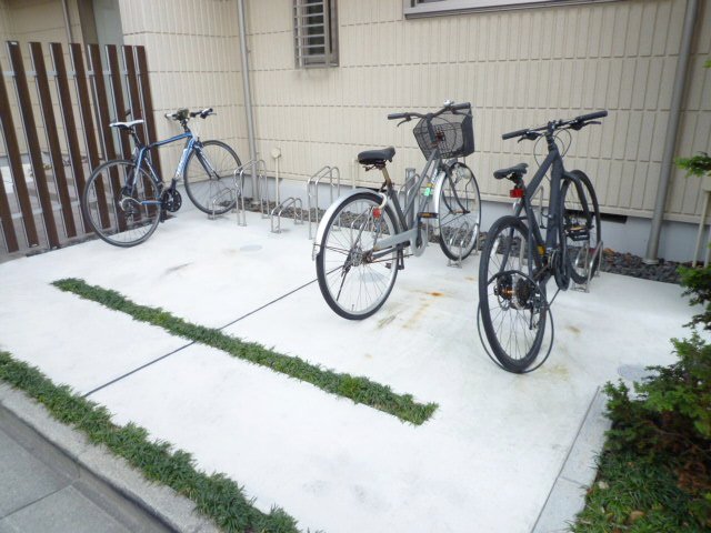 東急田園都市線 三軒茶屋駅 徒歩10分 4階建 築12年の外観写真