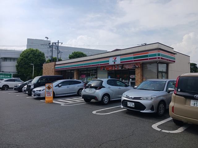 コンビニ　セブンイレブン中央町２丁目店（コンビニ）まで200m