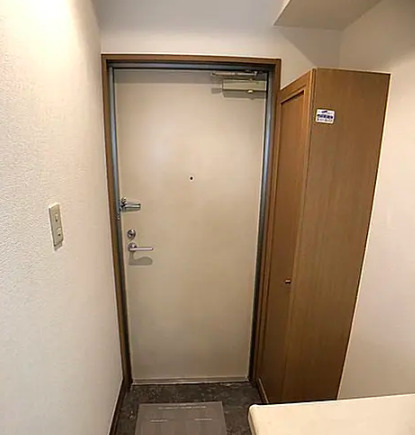レーベン初台の玄関写真