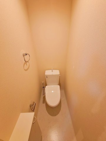 トイレ　※同じ間取りの別階のお部屋となります。