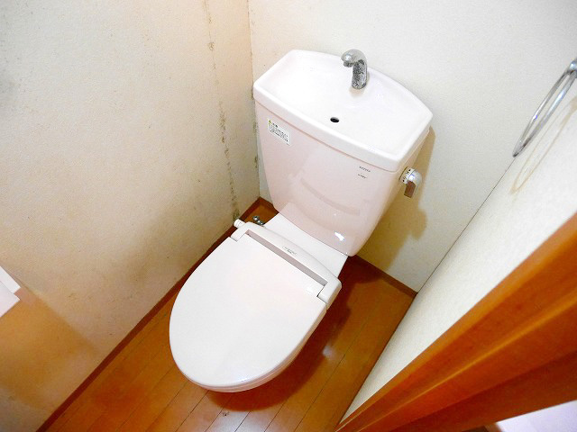 地下鉄七隈線 野芥駅 徒歩2分 5階建 築20年のトイレ写真