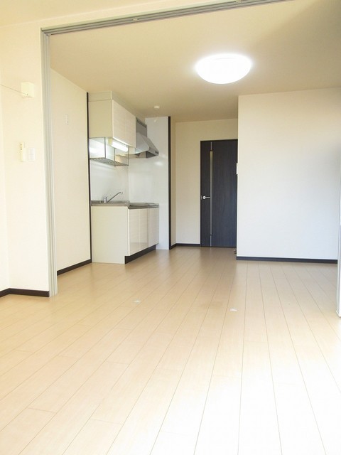 フジパレス深江橋V番館の居間写真