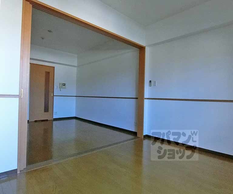ALBA烏丸御池の居間写真