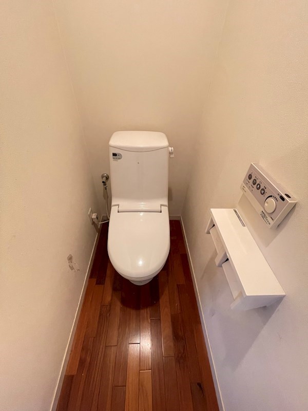 HKマンションのトイレ写真