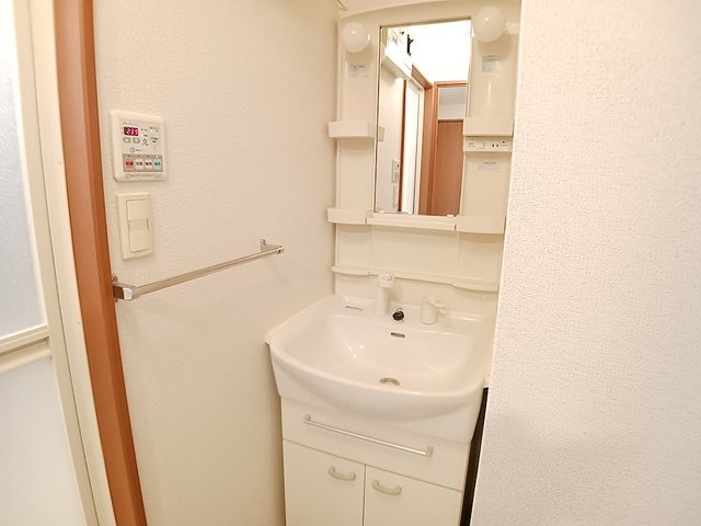 洗面設備　脱衣スペースもあります