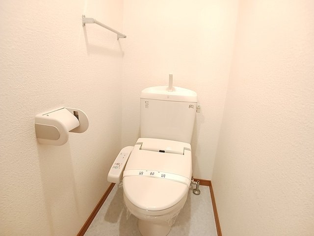 トイレ　コンパクトで使いやすいトイレです