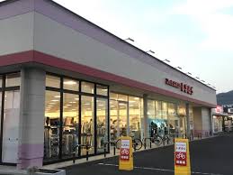 ショッピングセンター　ファッションセンターしまむら雄町店（ショッピングセンター）まで759m