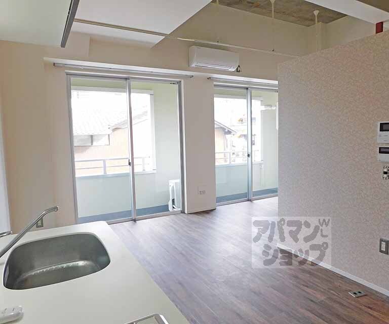 居室・リビング　広々としたお部屋です。
