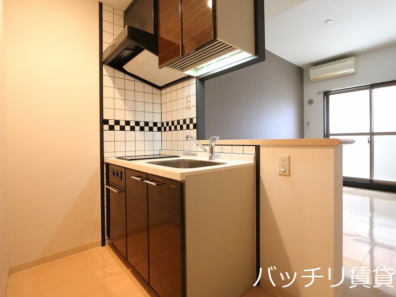 キッチン　別号室タイプの為、現状を優先いたします