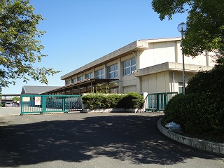 中学校　四日市市立橋北中学校（中学校）まで691m