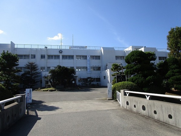 中学校　松茂町立松茂中学校（中学校）まで729m