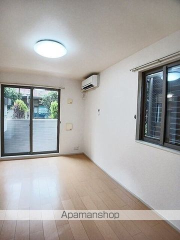 イーストサイドの居間写真