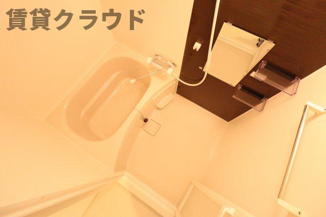 バス・シャワールーム　黒を基調としたシックで落ち着いた雰囲気の浴室です！