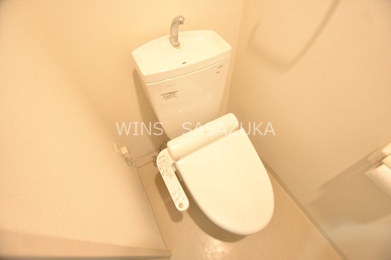 京王新線 初台駅 徒歩2分 10階建 築15年のトイレ写真