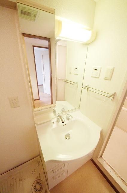 洗面設備　同物件別部屋写真