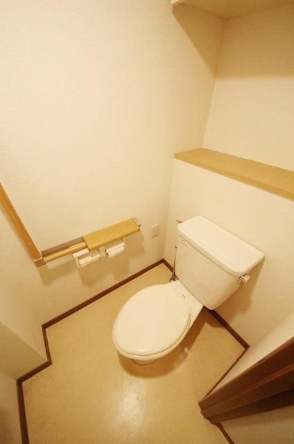 トイレ　同物件別部屋写真