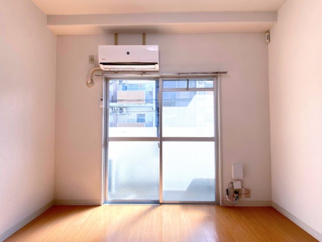 メゾン市川弐番館の居間写真
