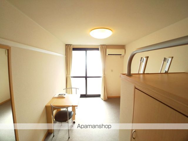レオパレスエスエイチIIの居間写真
