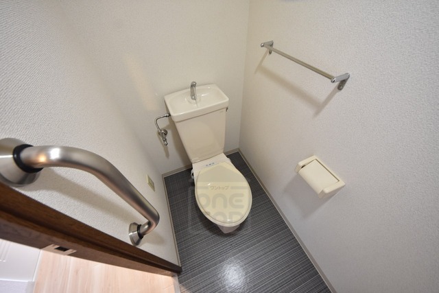 北大阪急行 桃山台駅 徒歩11分 6階建 築32年のトイレ写真