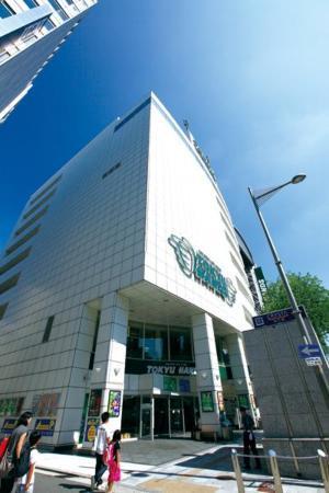 ホームセンター　東急ハンズ心斎橋店（ホームセンター）まで890m