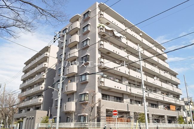 建物外観　開放感のあるマンション。