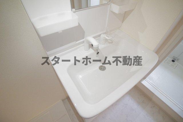 洗面設備　スペースが確保できる洗面所です