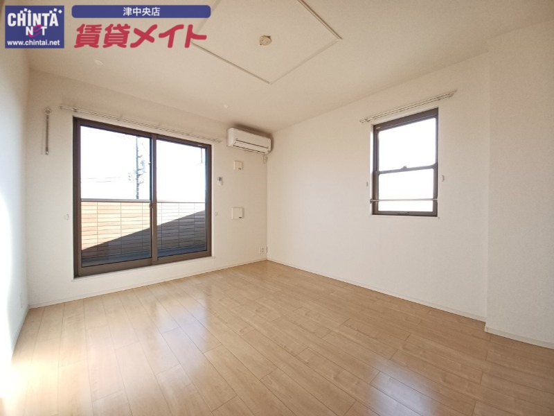 居室・リビング　同型参考写真