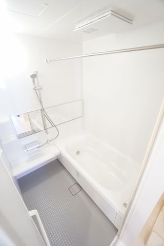 バス・シャワールーム　※同物件・反転タイプの写真です。