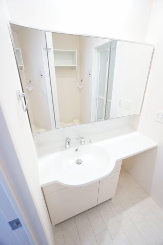 洗面設備　※同物件・反転タイプの写真です。
