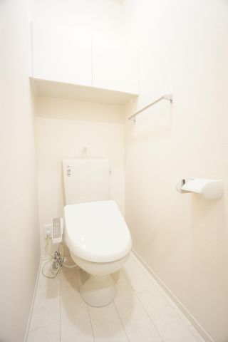 トイレ　※同物件・反転タイプの写真です。