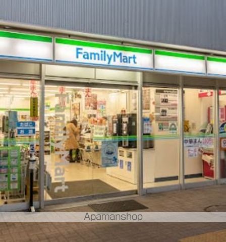 コンビニ　ファミリーマート西大井駅前店（コンビニ）まで296m
