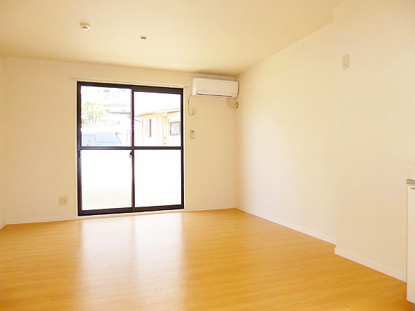 居室・リビング　リビングにエアコン付！