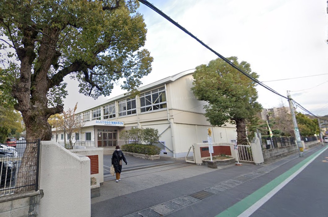 小学校　岡山市立三勲小学校（小学校）まで1094m