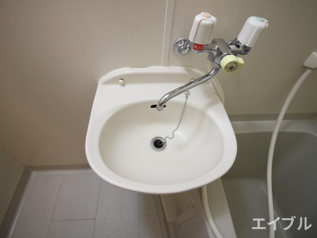 洗面設備　※別号室の写真です