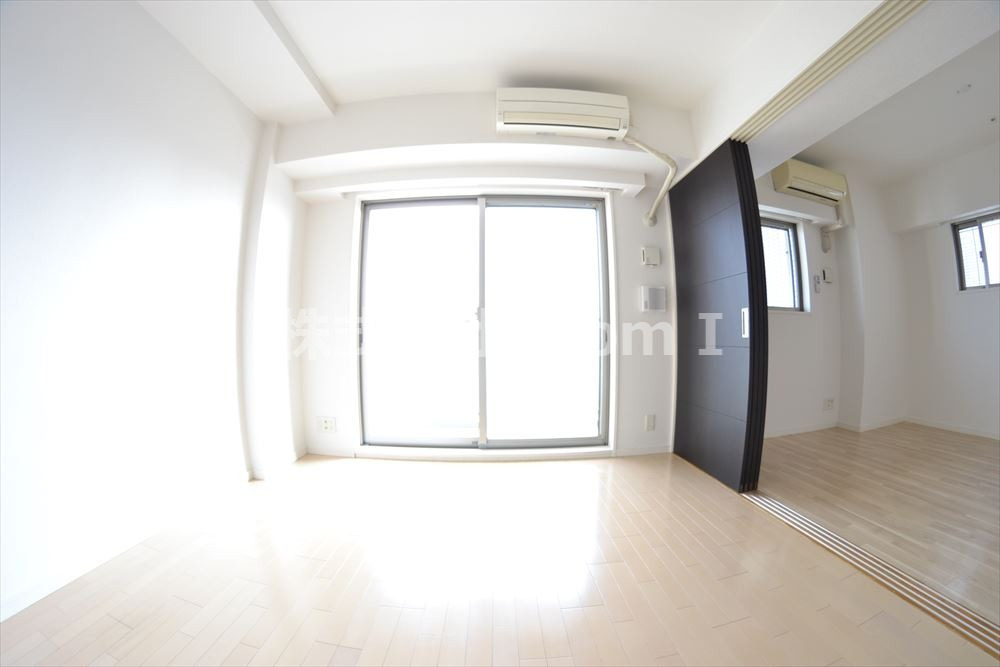 居室・リビング　こちらのリビングで趣味の時間をお楽しみください