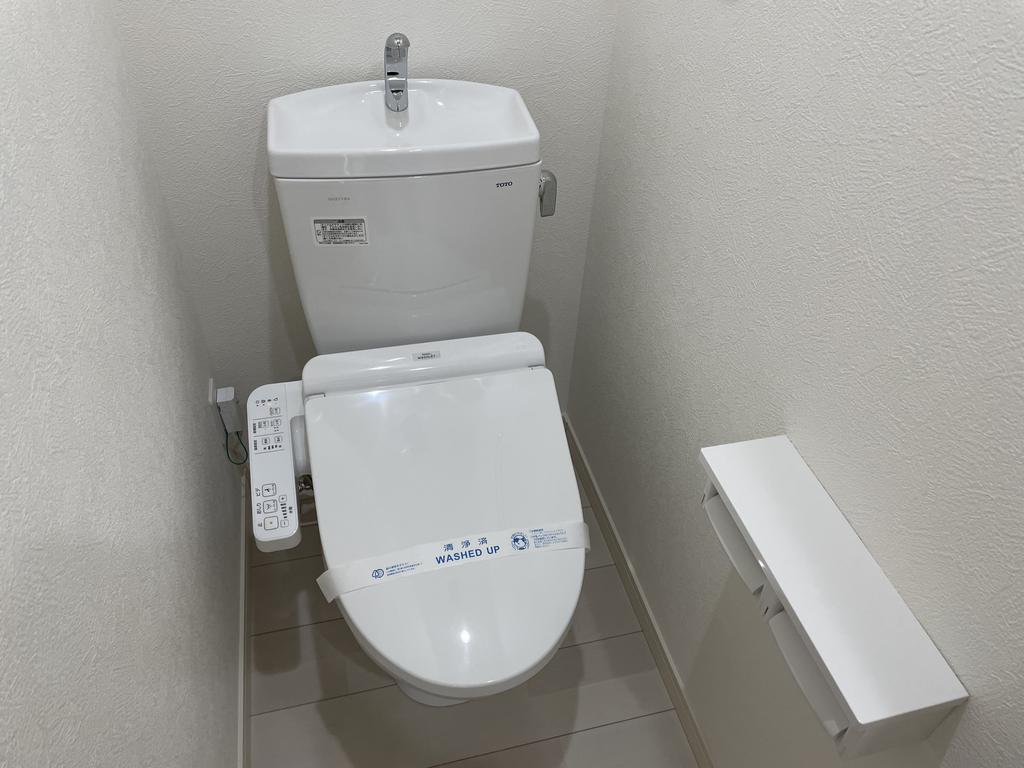 広島電鉄江波線 江波駅 徒歩18分 3階建 築7年のトイレ写真