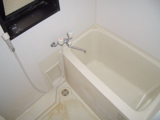 バス・シャワールーム　別号室のお写真となります☆