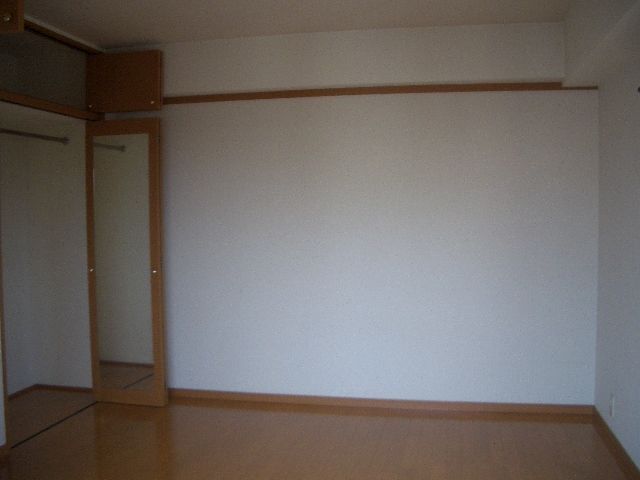 居室・リビング　別号室のお写真となります☆