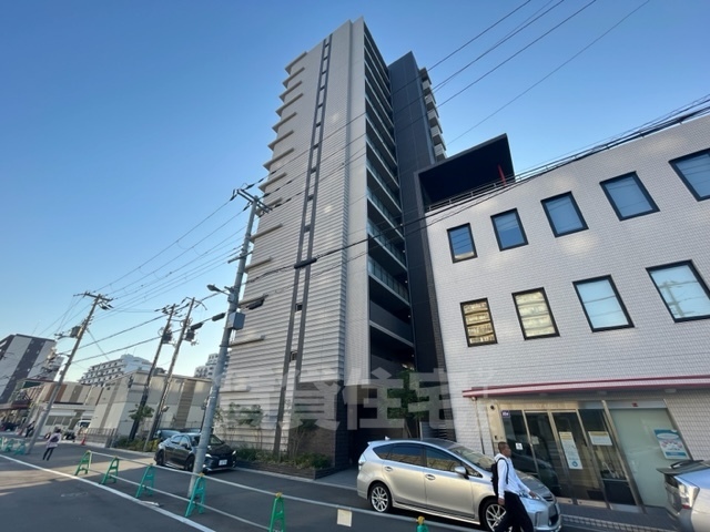 【大阪市淀川区三国本町のマンションの建物外観】