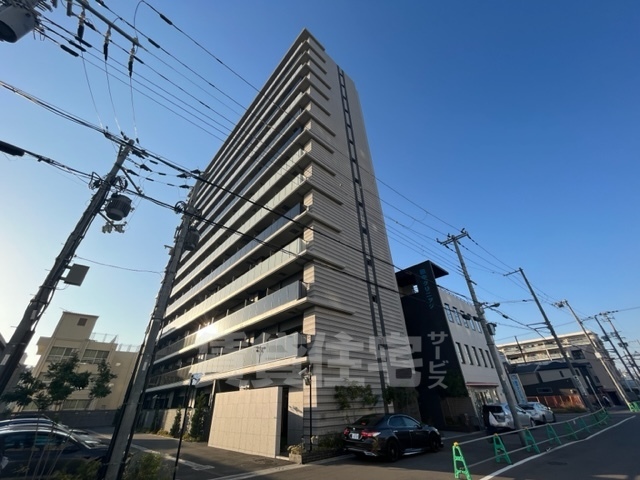 【大阪市淀川区三国本町のマンションの建物外観】