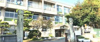 【小野市片山町のマンションの小学校】