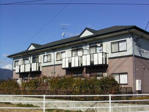 飯塚市平塚のアパートの建物外観
