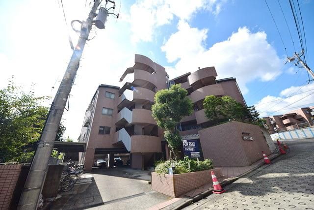 横浜市旭区南本宿町のマンションの建物外観