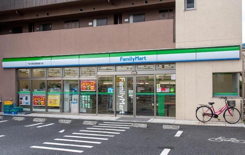 コンビニ　ファミリーマート（コンビニ）まで300m