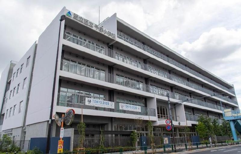 小学校　足立区立千寿小学校（小学校）まで240m