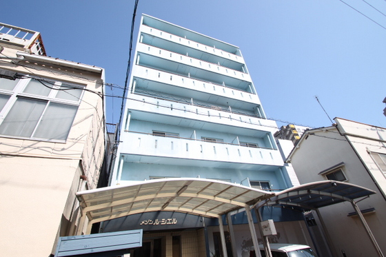 岡山市北区表町のマンションの建物外観