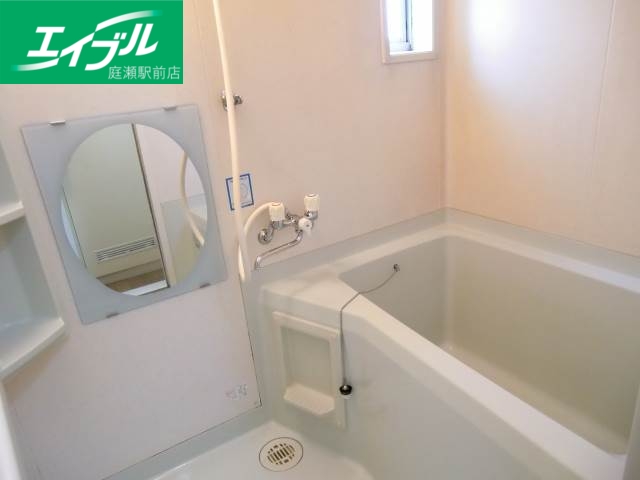 バス・シャワールーム　小窓・明るいバス