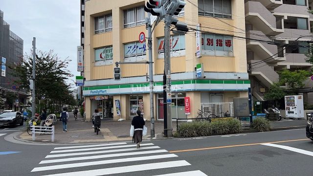 【スカイヒルズ中野弥生町のコンビニ】