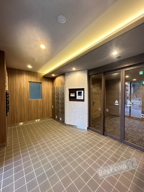 エントランス　オートロック付きで部外者シャットアウト♪